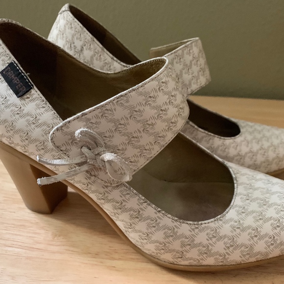 Camper print shoes with golden heels - Picture 2 of 3